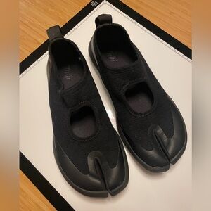 Tabi Sandals by Tabi Footwear Black Women Sandals Fit like EU 37.5 or US 7